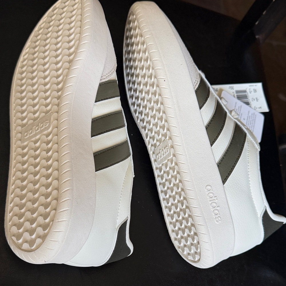 Adidas Men’s Cream & Gray Low-Top Sneakers - Picture 4 of 7